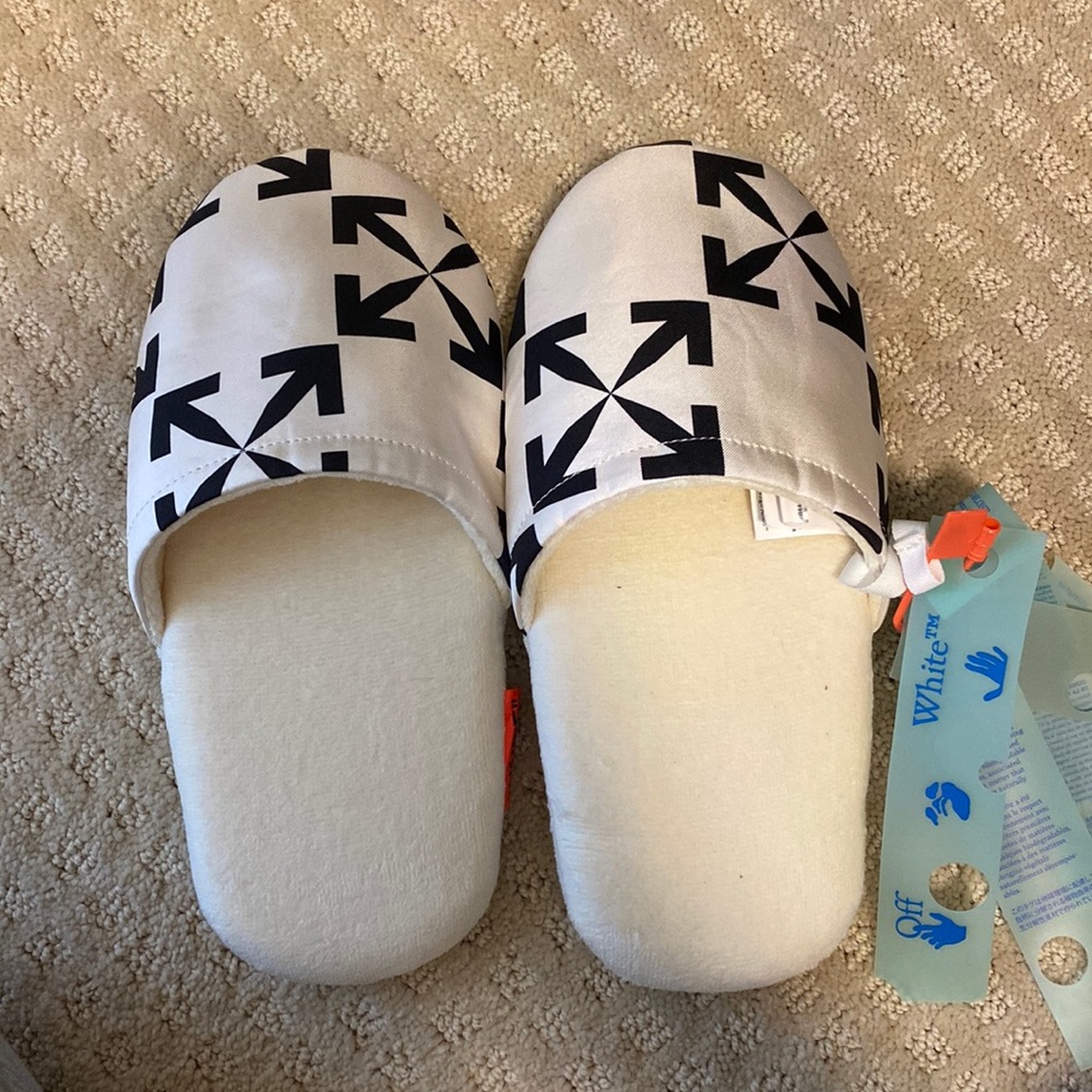 Brand new Off White House Slippers